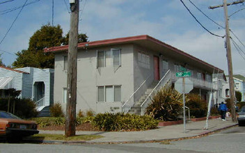 3811 Opal St in Oakland, CA - Building Photo - Building Photo