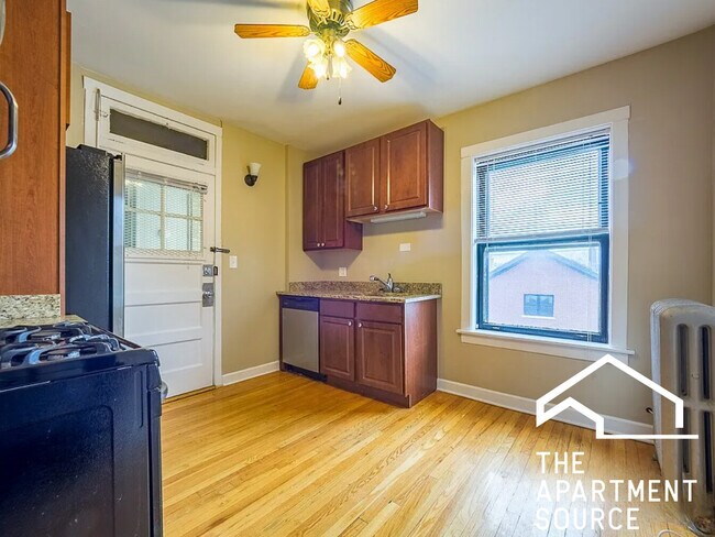 4856 N Leavitt St, Unit S2 in Chicago, IL - Building Photo - Building Photo