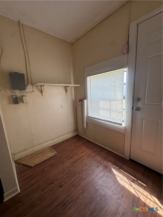 property at 921 E Courthouse St