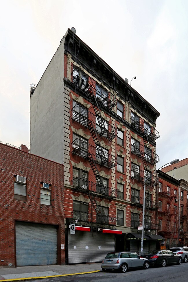 432-434 E 13th St in New York, NY - Foto de edificio - Building Photo