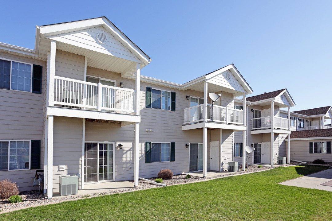 Oakmont Estates in Sioux Falls, SD - Building Photo