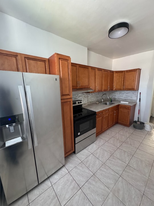 531 Ashford St in Brooklyn, NY - Building Photo