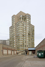 3233 Eglinton Ave in Toronto, ON - Building Photo - Building Photo