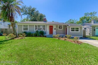 1058 Willis Dr in Jacksonville, FL - Foto de edificio - Building Photo