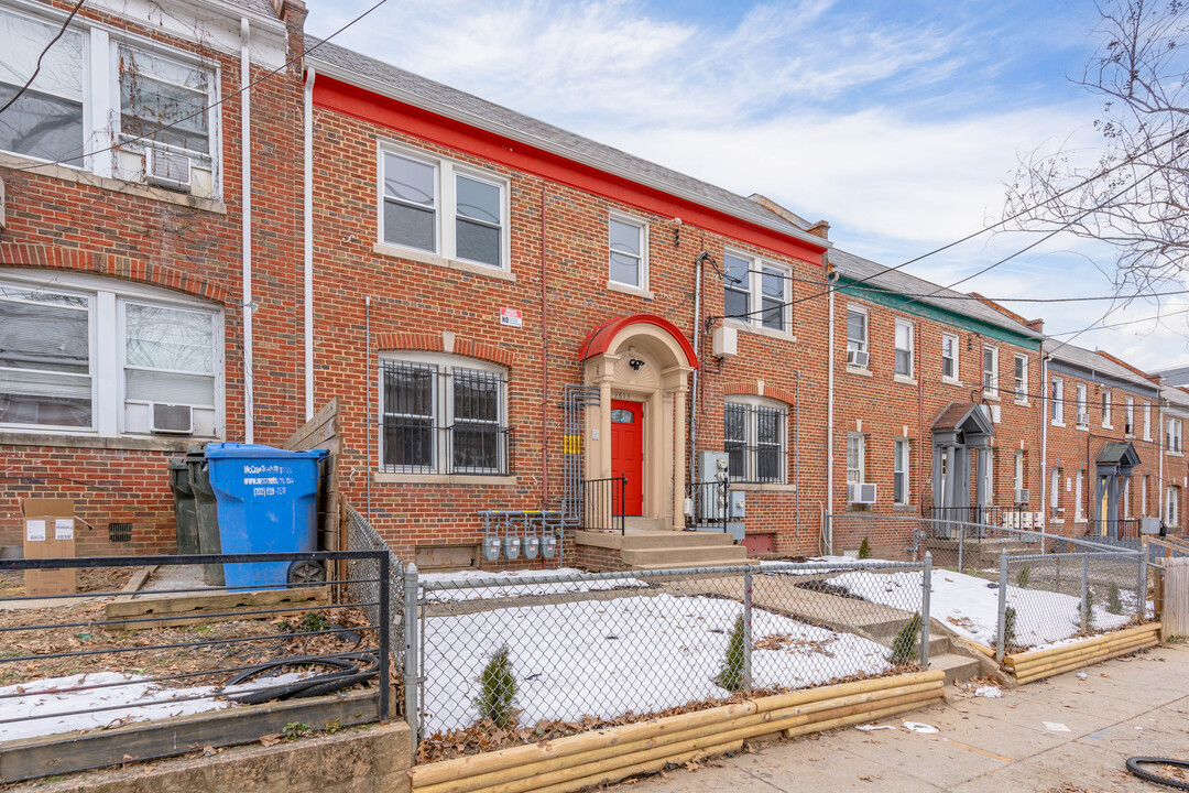 1613 18th St SE in Washington, DC - Building Photo