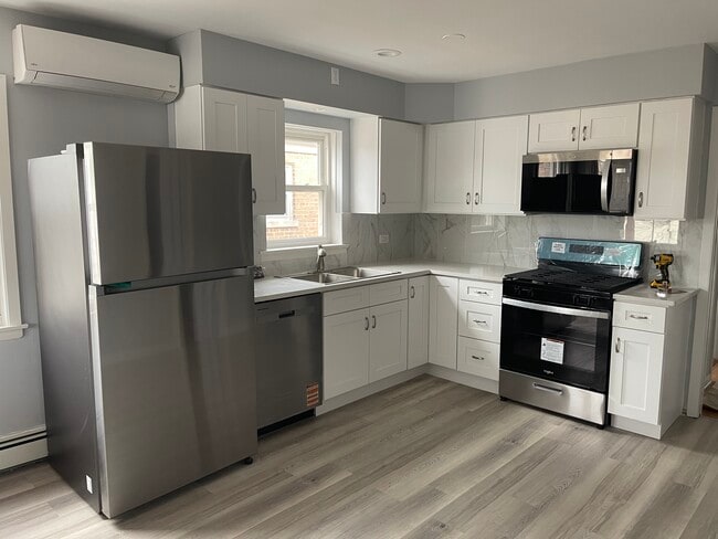 2909 N Austin Ave, Unit 2