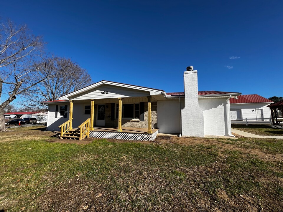 800 Brookfield Dr in Cookeville, TN - Building Photo