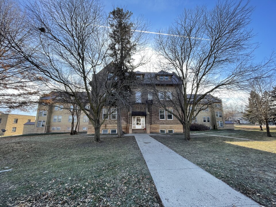 729 W Cedar St in Cherokee, IA - Building Photo