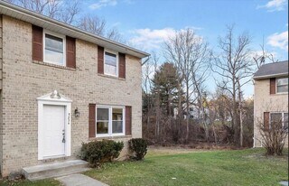 9234 Woodcreek Ct in Parkville, MD - Building Photo