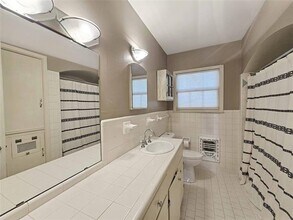 2715 Burlington Blvd in Dallas, TX - Building Photo - Building Photo