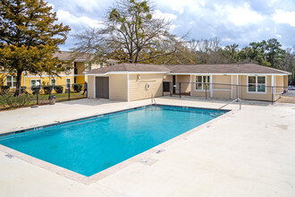 Meadow Ridge Apartments in Dothan, AL - Foto de edificio - Building Photo