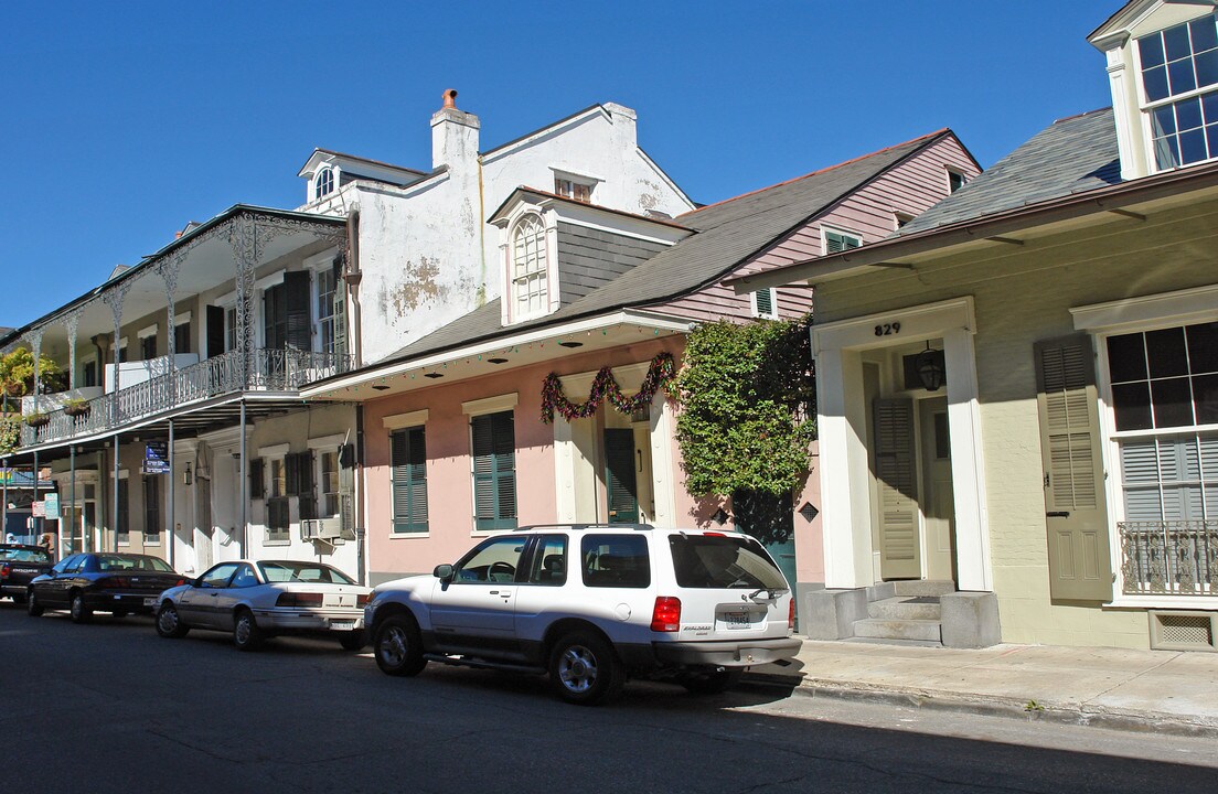 831 Dumaine St in New Orleans, LA - Foto de edificio