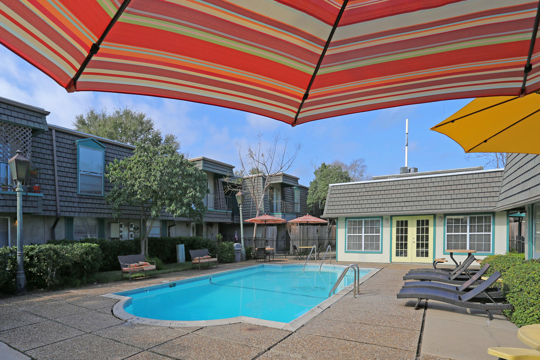 Bordeaux Apartments in Corpus Christi, TX - Building Photo