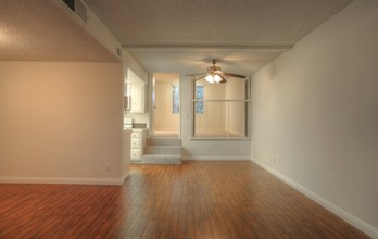 2400 E 2nd St in Long Beach, CA - Building Photo - Interior Photo