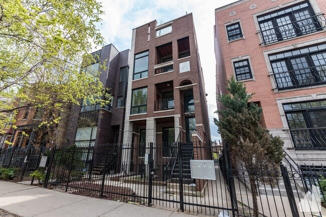1133 W Addison St, Unit # 03
