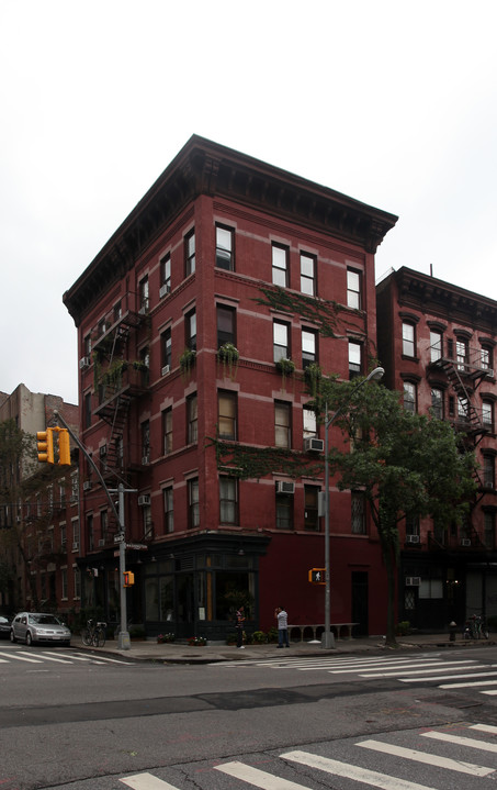 713 Washington St in New York, NY - Foto de edificio