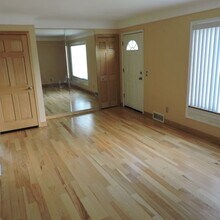 1987 Vernier Rd in Grosse Pointe Woods, MI - Building Photo - Building Photo