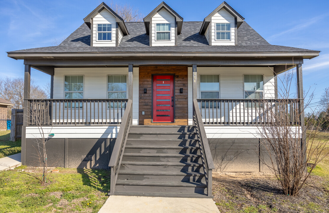 1004 Davis Ave in Jacksonville, TX - Building Photo