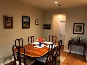 8917 Old Lampasas Trail in Austin, TX - Foto de edificio - Building Photo