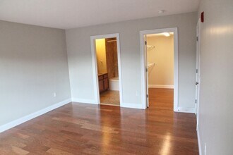 5170 Washington St, Unit 308 in Boston, MA - Building Photo - Building Photo