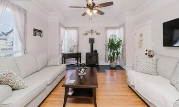 73 Summerfield St, Unit 2nd Floor in Fall River, MA - Foto de edificio - Building Photo