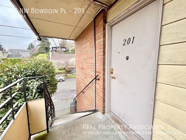 127 NW Bowdoin Pl in Seattle, WA - Building Photo - Building Photo