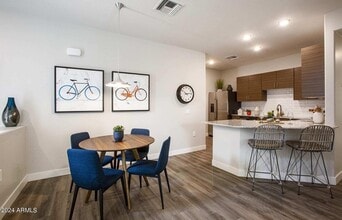 9700 S Central Ave, Unit 3 in Phoenix, AZ - Foto de edificio - Building Photo