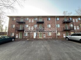 502 E Red Bud Rd in Knoxville, TN - Building Photo