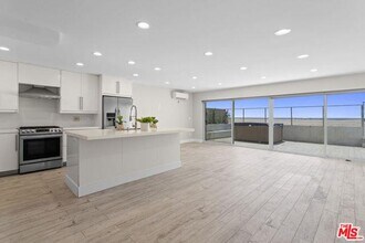 6955 Trolleyway S in Los Angeles, CA - Building Photo - Building Photo