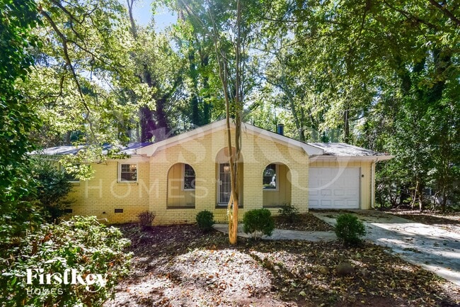 595 Sheppard Rd in Stone Mountain, GA - Foto de edificio - Building Photo