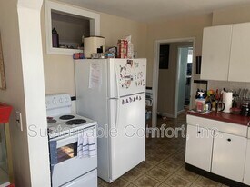 827 Pleasant St in Worcester, MA - Building Photo