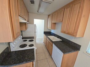 2412 Carta Ct in Sacramento, CA - Foto de edificio - Building Photo