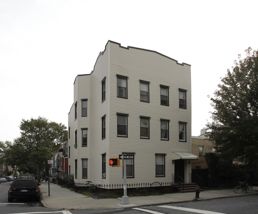 274 Manhattan Ave in Brooklyn, NY - Foto de edificio