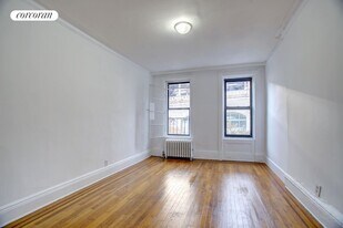410 E 59th St in New York, NY - Building Photo