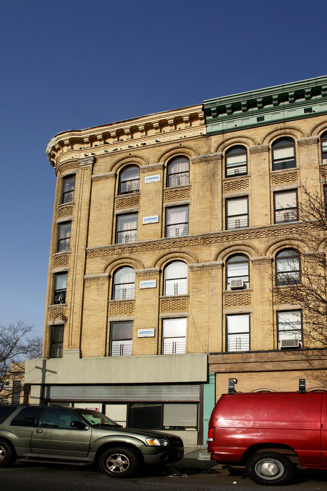 2082 Madison Ave in New York, NY - Building Photo - Building Photo