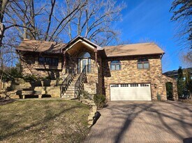 7210 Juniper Ave in Excelsior, MN - Building Photo