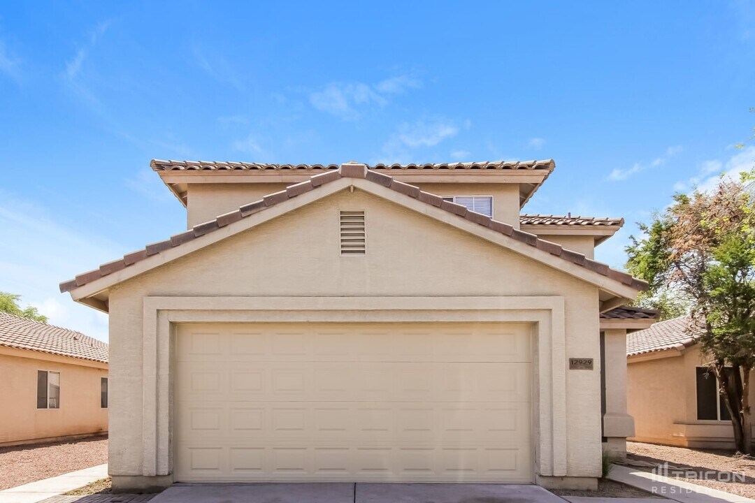 12929 W Laurel Ln in El Mirage, AZ - Building Photo