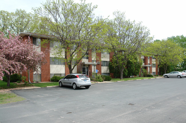 Penn Apartments in Bloomington, MN - Building Photo - Building Photo