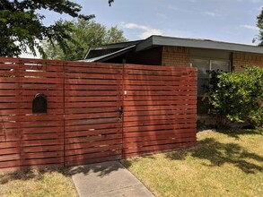 701 Royal Crest Dr in Richardson, TX - Building Photo - Building Photo