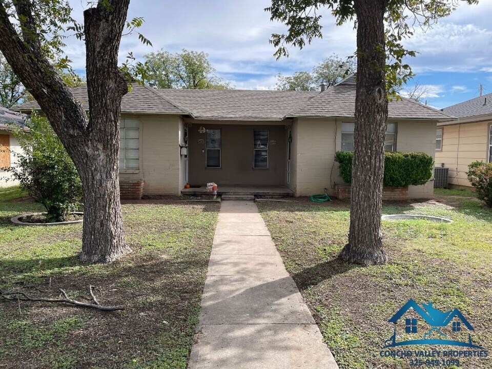 2433 San Antonio St in San Angelo, TX - Building Photo