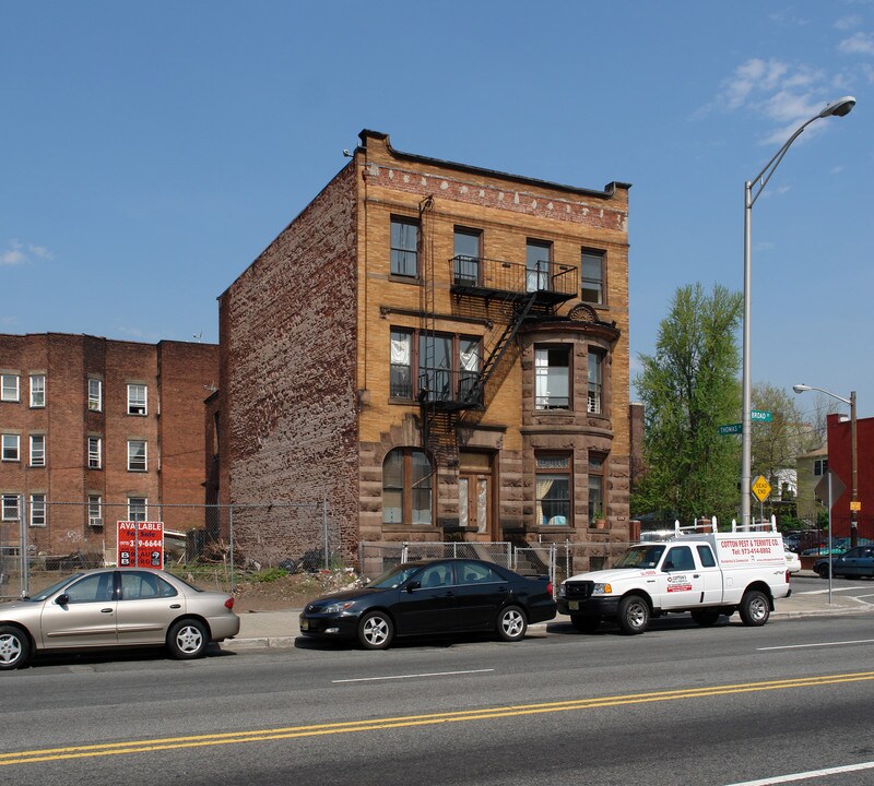 1109 Broad St in Newark, NJ - Building Photo