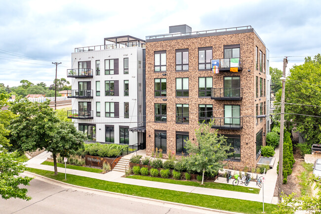 Huxley Apartments in Minneapolis, MN - Foto de edificio - Building Photo