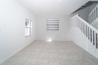 21331 SW 127th Ct in Miami, FL - Foto de edificio - Building Photo