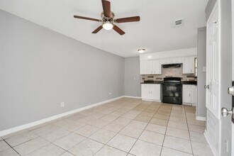 8622 Elbert St-Unit -B in Houston, TX - Building Photo - Building Photo