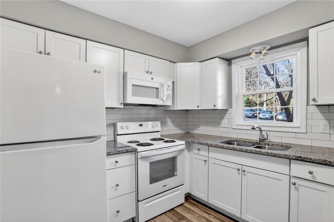 80 Montre Square NW in Atlanta, GA - Building Photo - Building Photo