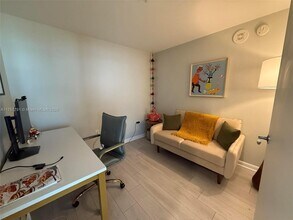 244 Biscayne Blvd, Unit 1708 in Miami, FL - Building Photo - Building Photo