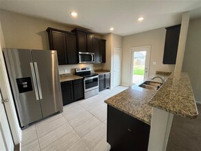 1579 Violet Ln in Kyle, TX - Foto de edificio - Building Photo