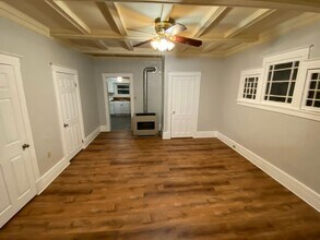 130 Congress St in Cohoes, NY - Foto de edificio - Building Photo