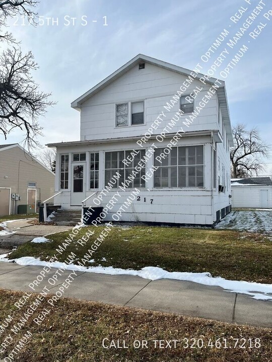 217 5th St S in Breckenridge, MN - Building Photo