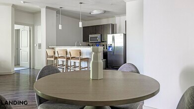 10800 Lakeline Blvd, Unit 11201 in Austin, TX - Foto de edificio - Building Photo